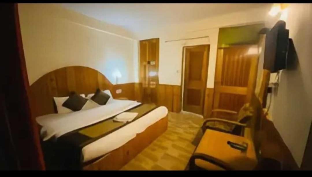 Hotel Hadimba Regency ! Free 4 Wheeler Parking ! Mountain View Rooms ! Near Mall Road Manali Extérieur photo